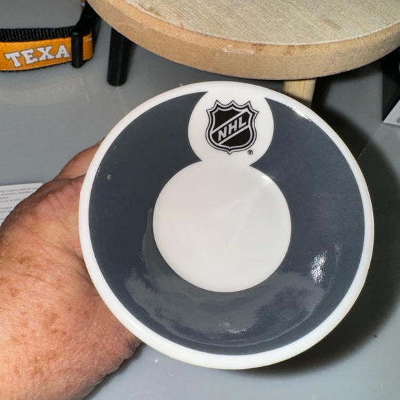 NEW SCENTSY WAX WARMER PLUG IN "VEGAS GOLDEN KNIGHTS HOCKEY " - Picture 3 of 5